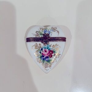 Limoges Box, heart shaped. Perfect condition.